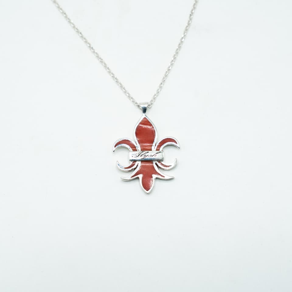 Red Monarchia Silver Necklace: Vibrant Sophistication Redefined